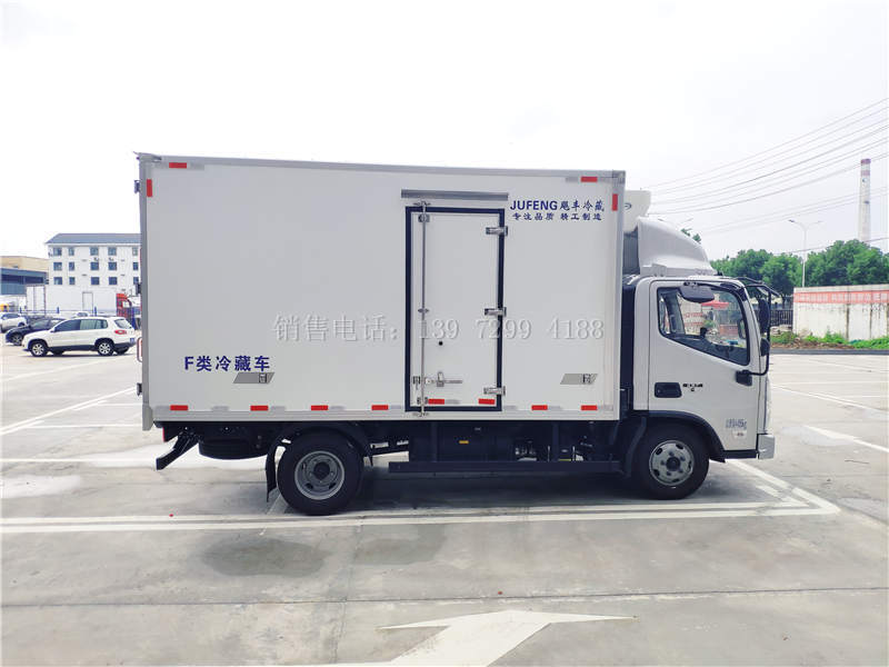5台福田奥铃速运4米2冷藏车和2台东风途逸3米5冷藏车一起出嫁了