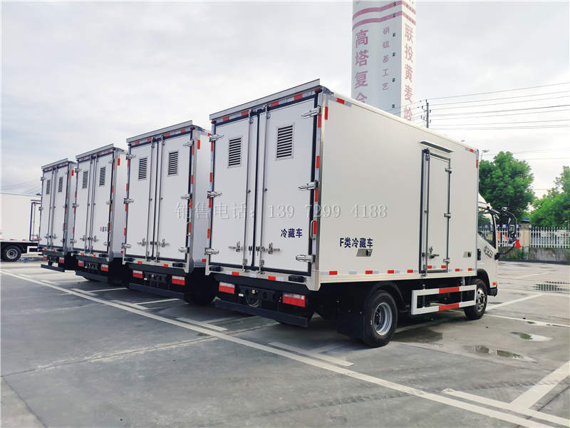 4台国六解放虎VN肉钩4米2冷藏车发车