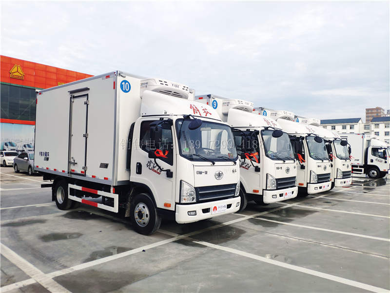 4台国六解放虎VN肉钩4米2冷藏车发车