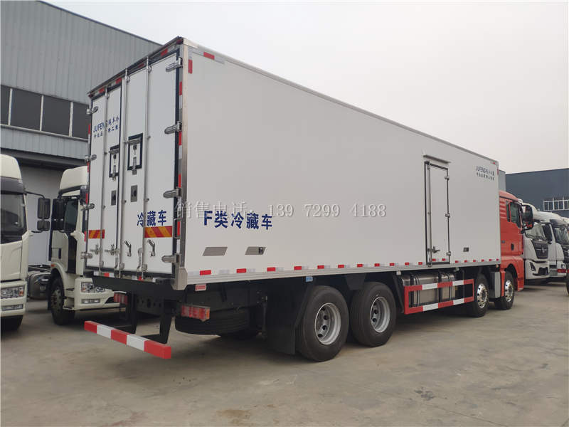 国六自动挡重汽汕德卡9.6米冷藏车详述