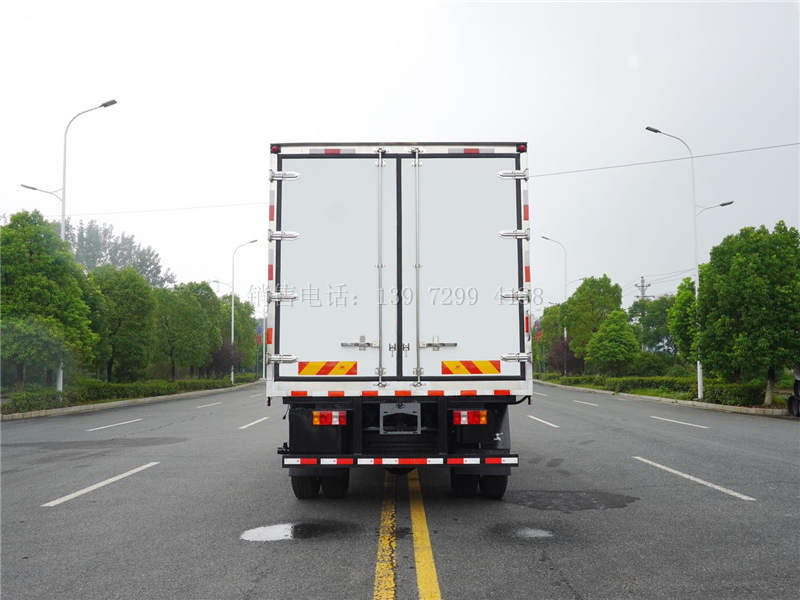 国六重汽豪沃G5X排半5米8保温冷藏运输车详述