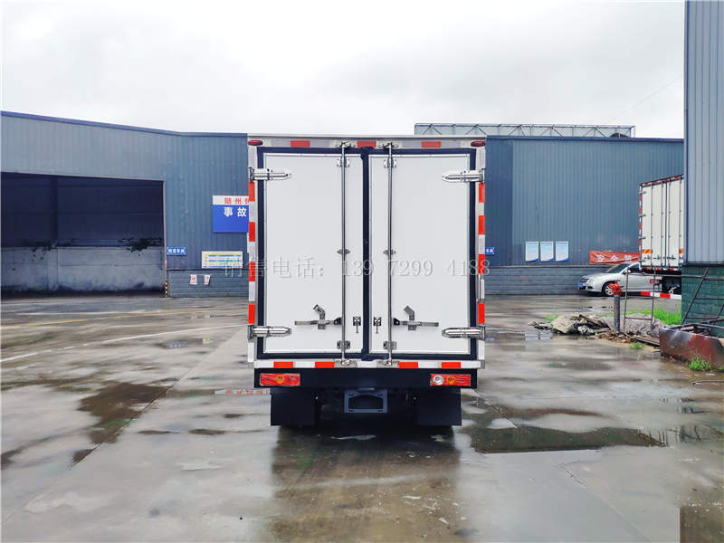 购买小型福田祥菱M1冷藏车好,还是租用好?