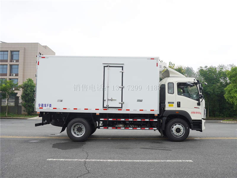 国六重汽豪沃G5X排半5米8保温冷藏运输车详述