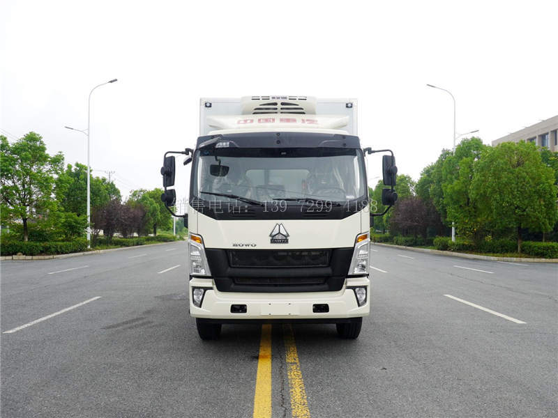 国六重汽豪沃G5X排半5米8保温冷藏运输车详述