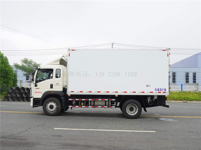 国六重汽豪沃G5X排半5米8保温冷藏运输车详述