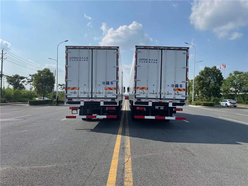东风天锦kr小三轴9米6冷藏车报价配置