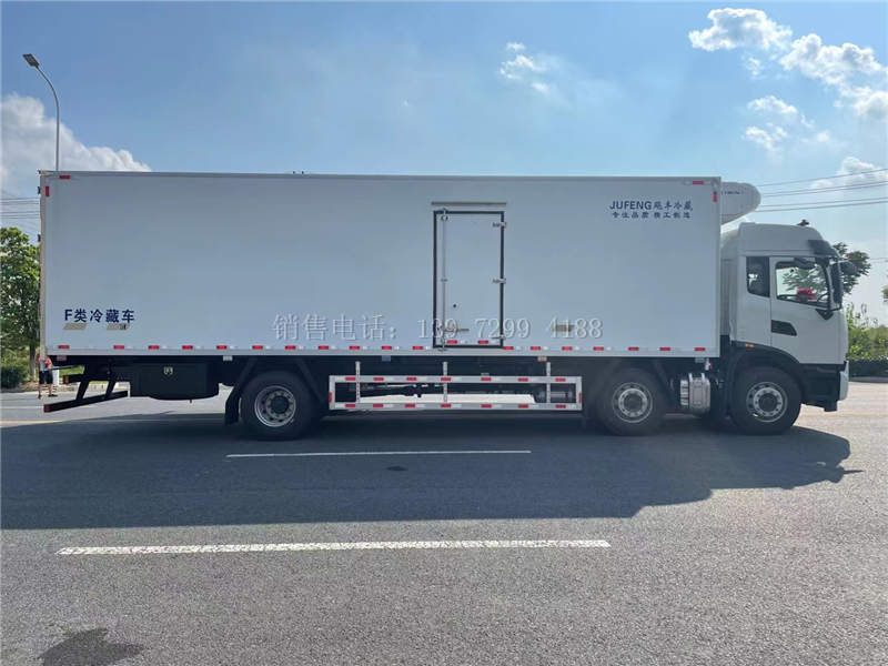 东风天锦kr小三轴9米6冷藏车报价配置