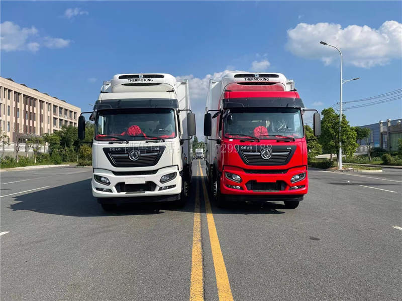 东风天锦kr小三轴9米6冷藏车报价配置