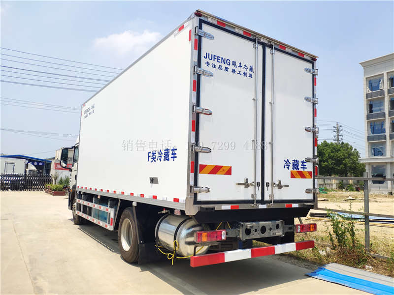 7米8重汽豪沃TX冷藏车报价