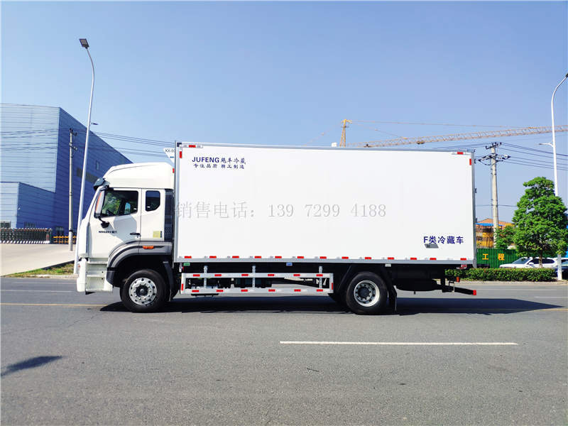 国六6米8重汽豪沃N5G冷藏车价格