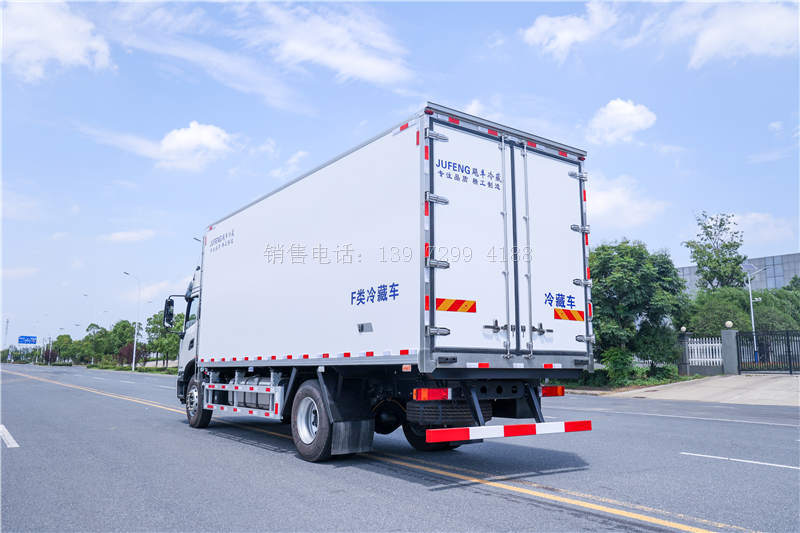 康明斯6缸260马力东风天锦KR高顶双卧6米8冷藏车价格