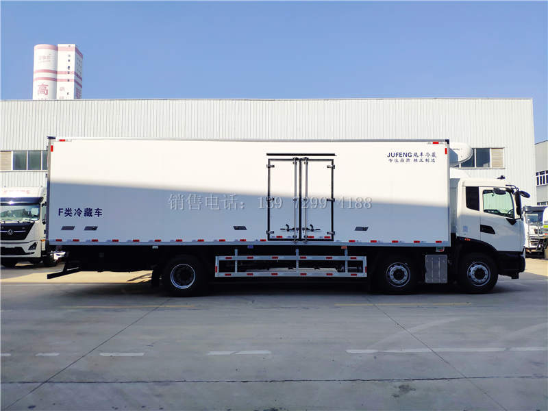 9米6东风天锦KR龙擎300马力小三轴冷藏车价格