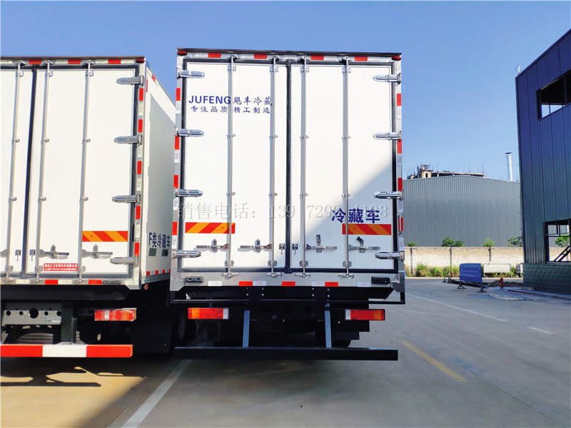 9米6东风天锦KR龙擎300马力小三轴冷藏车价格