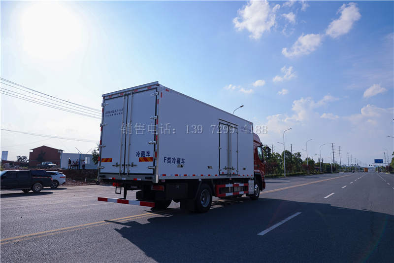 东风柳汽乘龙6.8米新款冷藏车价格
