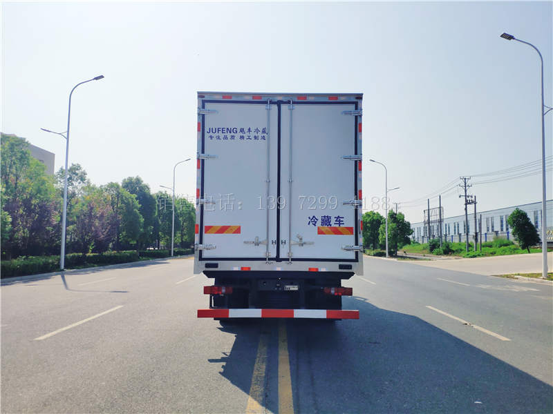 德国曼250马力重汽豪沃N5G6米8冷藏车价格