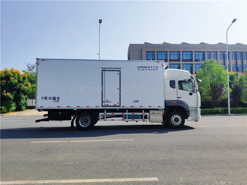 德国曼250马力重汽豪沃N5G6米8冷藏车价格