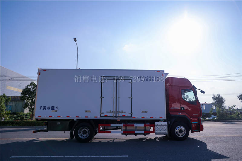 东风柳汽乘龙6.8米新款冷藏车价格