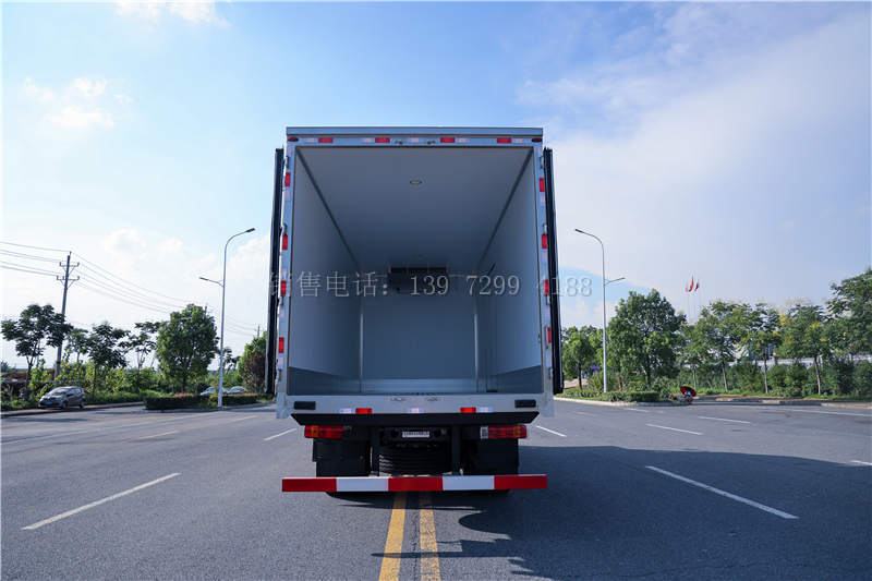 东风柳汽乘龙6.8米新款冷藏车价格