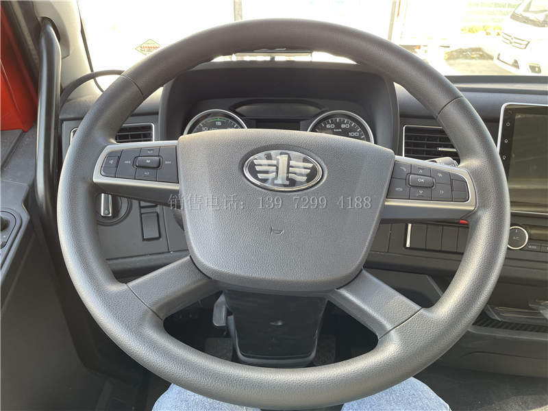 国六一汽解放J6L尊享版6米8肉钩冷藏车配置价格