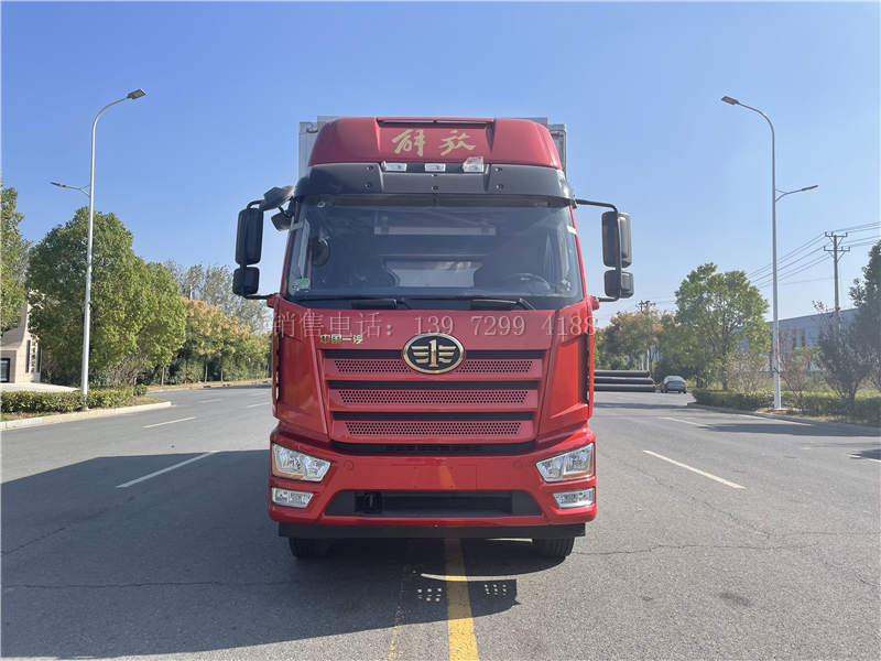 国六一汽解放J6L尊享版6米8肉钩冷藏车配置价格