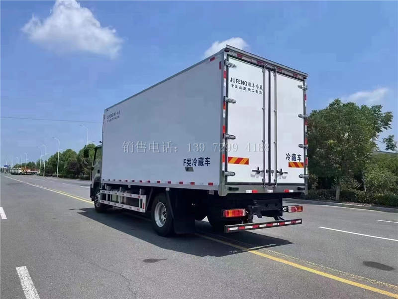 6米8福田欧航R康明斯220马力冷藏车价格