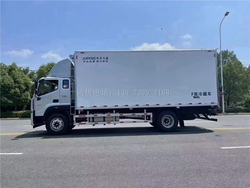 6米8福田欧航R康明斯220马力冷藏车价格