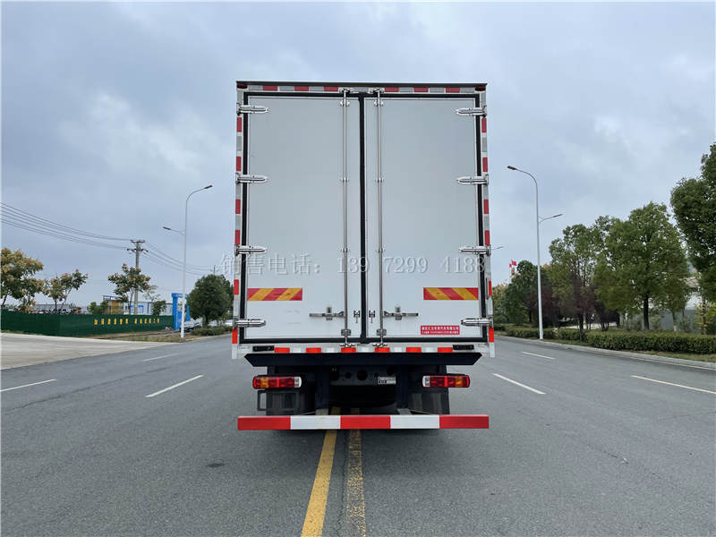 国六6米8重汽豪沃TX肉钩冷藏车价格