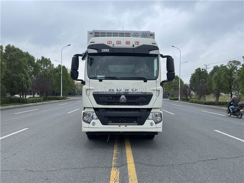 国六6米8重汽豪沃TX肉钩冷藏车价格