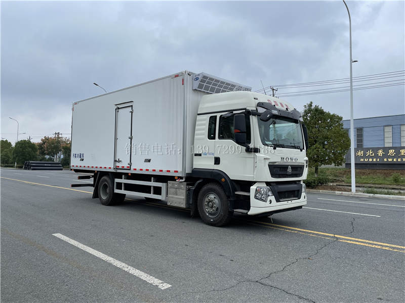 国六6米8重汽豪沃TX肉钩冷藏车价格