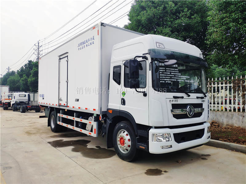 新款国六6米8东风多利卡D9冷藏车价格厂家