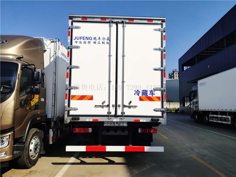 新款平地板260马力解放J6L尊享版6.8米冷藏车价格