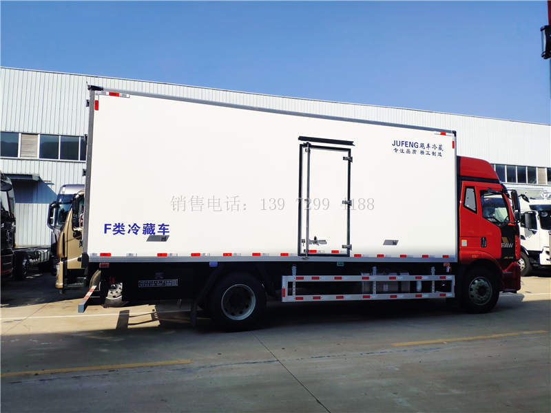 新款平地板260马力解放J6L尊享版6.8米冷藏车价格