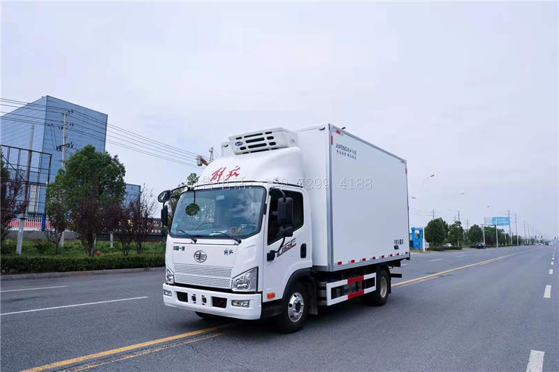 国六4米2一汽解放J6F宽体大柴165马力冷藏车价格