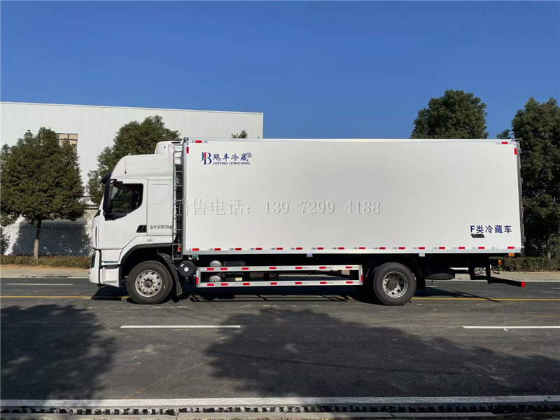 新款7米8东风柳汽乘龙H5冷藏车价格