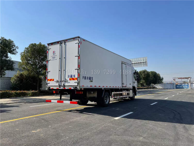 新款7米8东风柳汽乘龙H5冷藏车价格