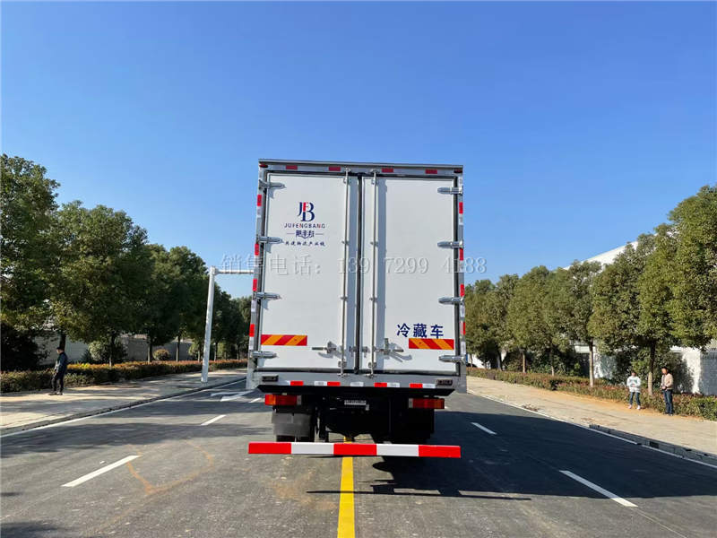 新款7米8东风柳汽乘龙H5冷藏车价格