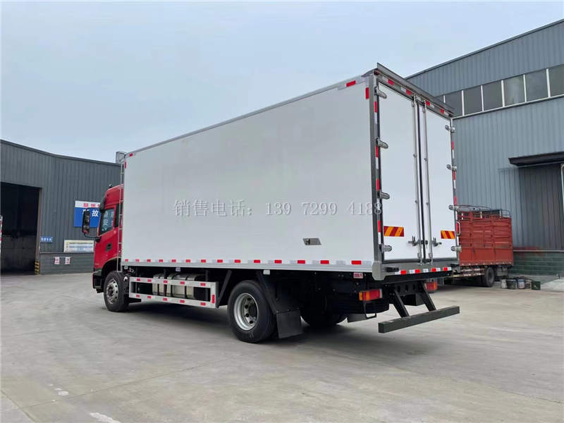 6米8东风天锦KR冷藏车和6米8解放J6L冷藏车跑绿通该怎么选好?