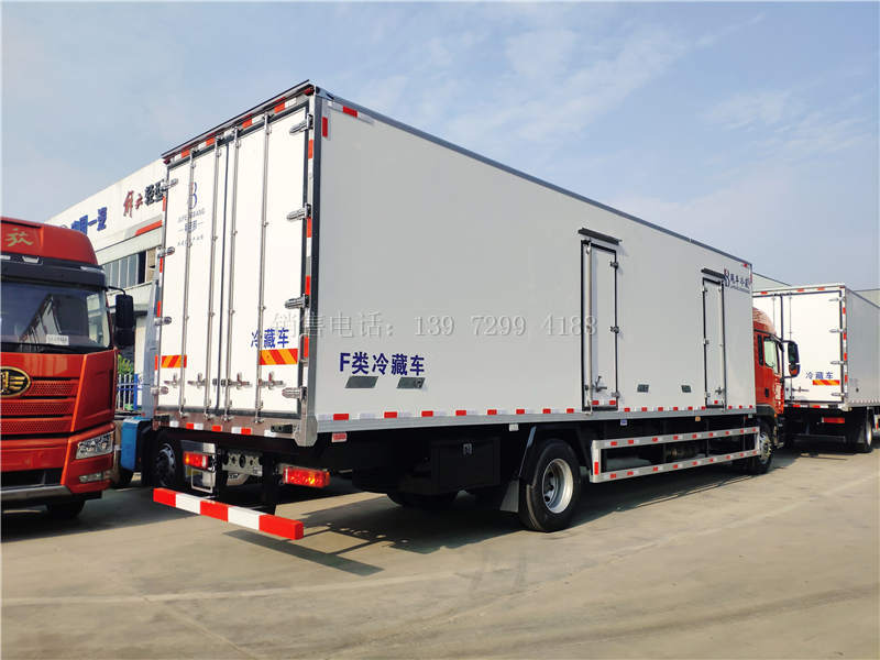 国六9米6单桥重汽汕德卡G5冷藏车价格