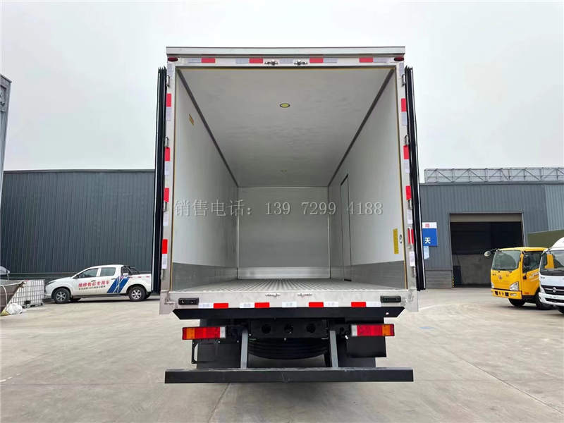 6米8东风天锦KR冷藏车和6米8解放J6L冷藏车跑绿通该怎么选好?