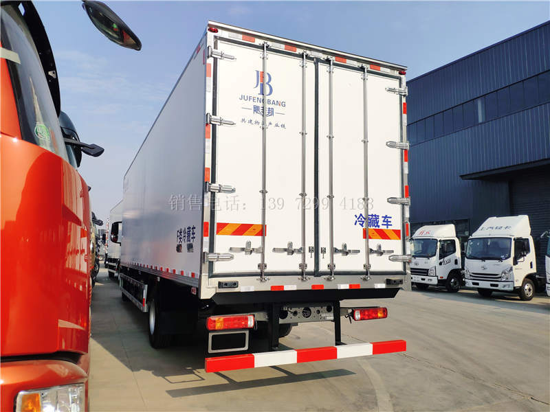 国六9米6单桥重汽汕德卡G5冷藏车价格