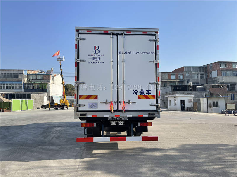 国六7.8米东风天锦KR康明斯245马力冷藏运输车价格