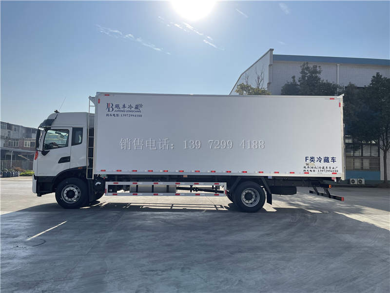 国六7.8米东风天锦KR康明斯245马力冷藏运输车价格
