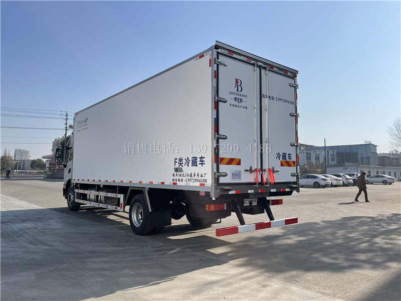 国六7.8米东风天锦KR康明斯245马力冷藏运输车价格