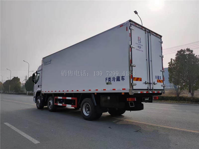 8米6东风柳汽乘龙H5小三轴冷藏运输车价格
