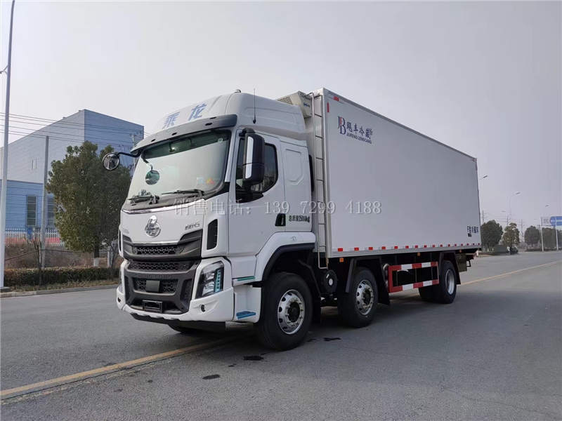 8米6东风柳汽乘龙H5小三轴冷藏运输车价格