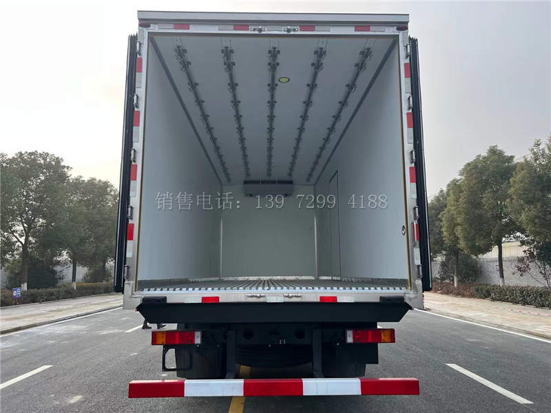 8米6东风柳汽乘龙H5小三轴冷藏运输车价格