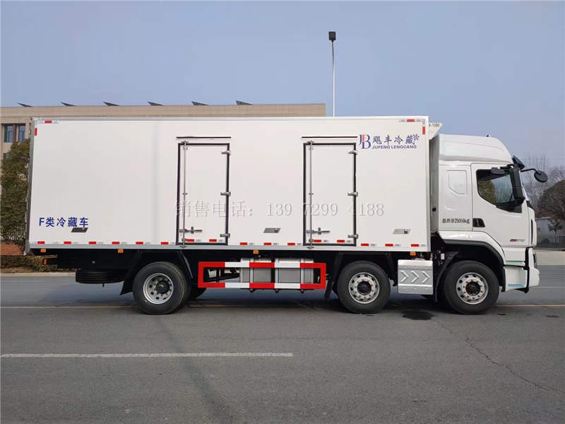 8米6东风柳汽乘龙H5小三轴冷藏运输车价格