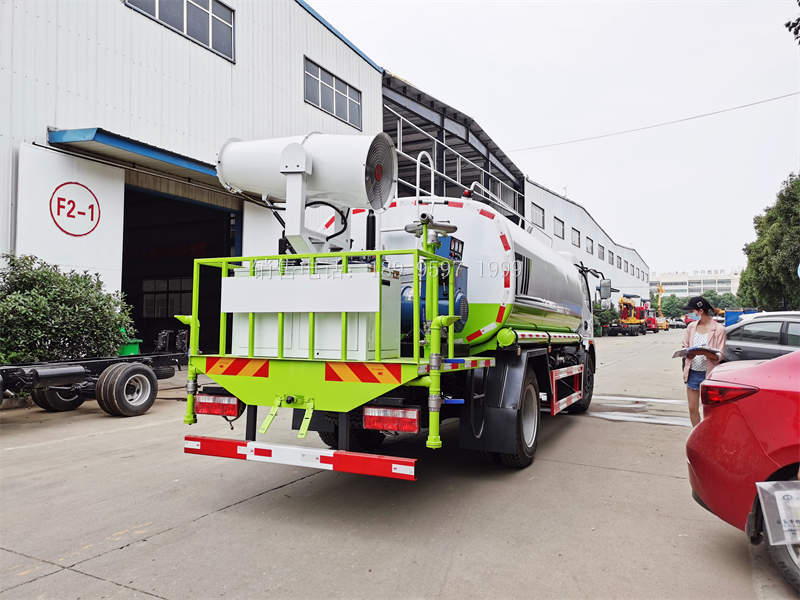 9.8方东风福瑞卡F7雾炮喷雾洒水车价格