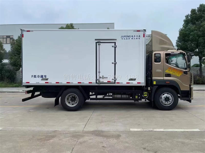 6米8福田奥铃大黄蜂冷藏箱式运输车价格