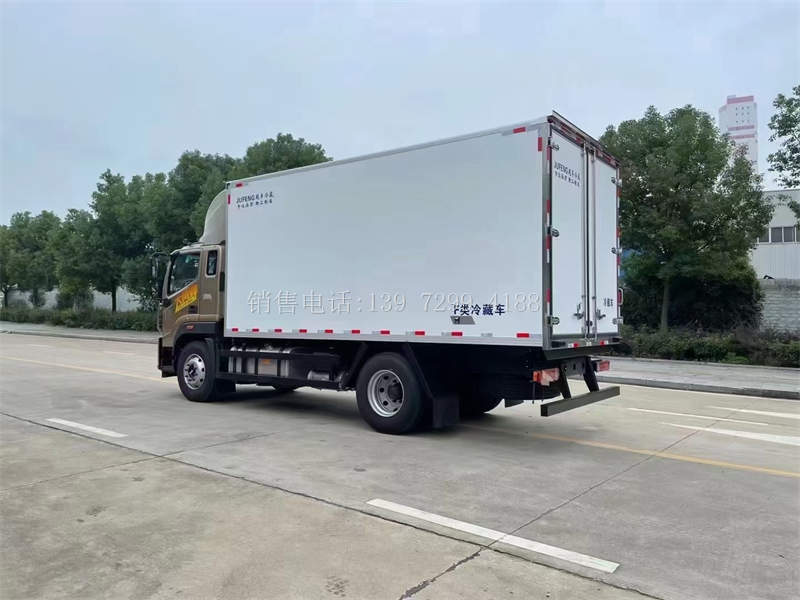 6米8福田奥铃大黄蜂冷藏箱式运输车价格